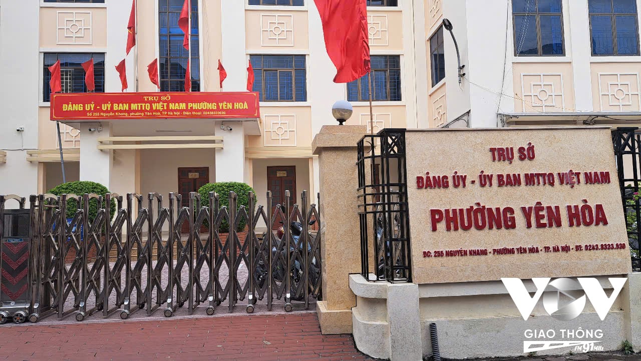 Phường Yên Hòa đặt trụ sở Hội đồng nhân dân - Ủy ban nhân dân nằm ở phố Nguyễn Ngọc Vũ, còn trụ sở Đảng ủy thì ở đường Nguyễn Khang.