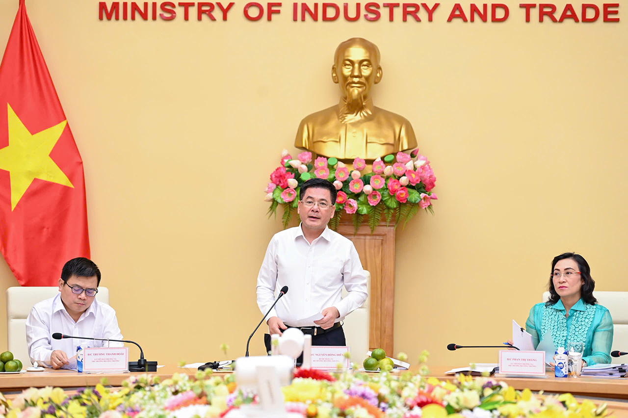 Bộ trưởng Bộ Công Thương Nguyễn Hồng Diên phát biểu chỉ đạo tại Hội nghị