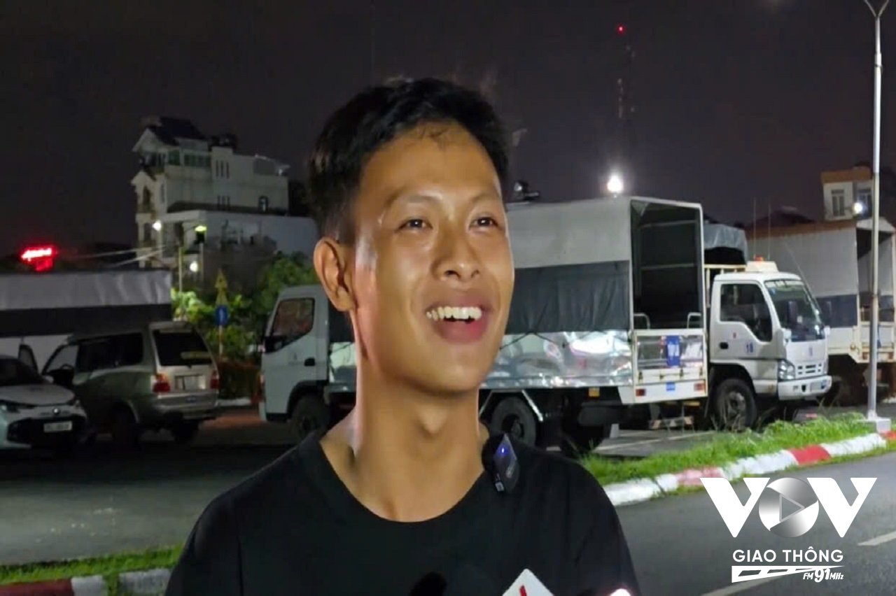 Phạm Trần Minh Duy vui mừng vì sau nhiều tháng chờ đợi, cuối cùng cũng thi đậu sát hạch giấy phép lái xe
