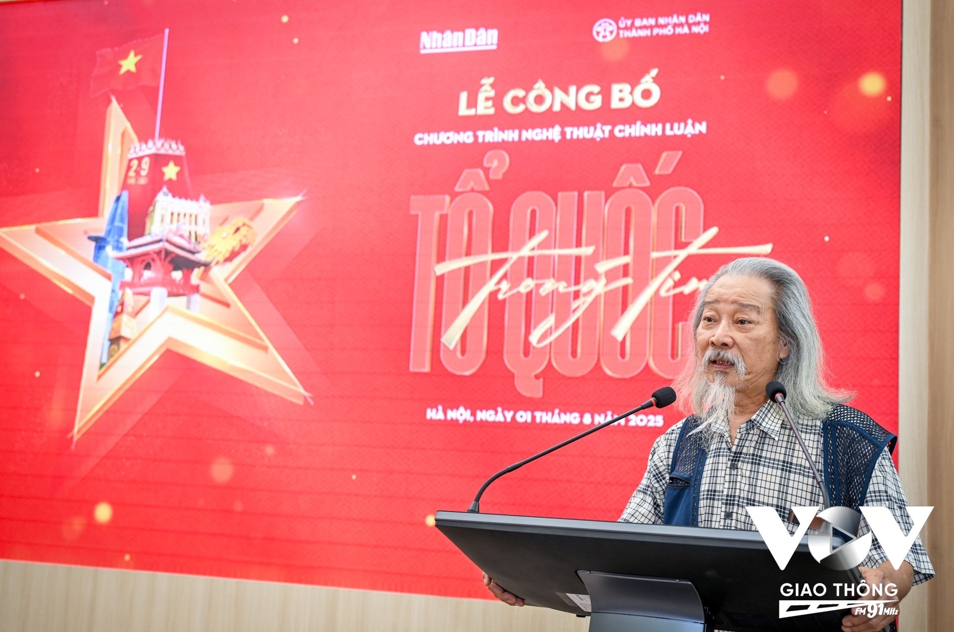 Họa sĩ, nhạc sĩ Văn Thao con trai nhạc sĩ Văn Cao phát biểu tại lễ công bố.
