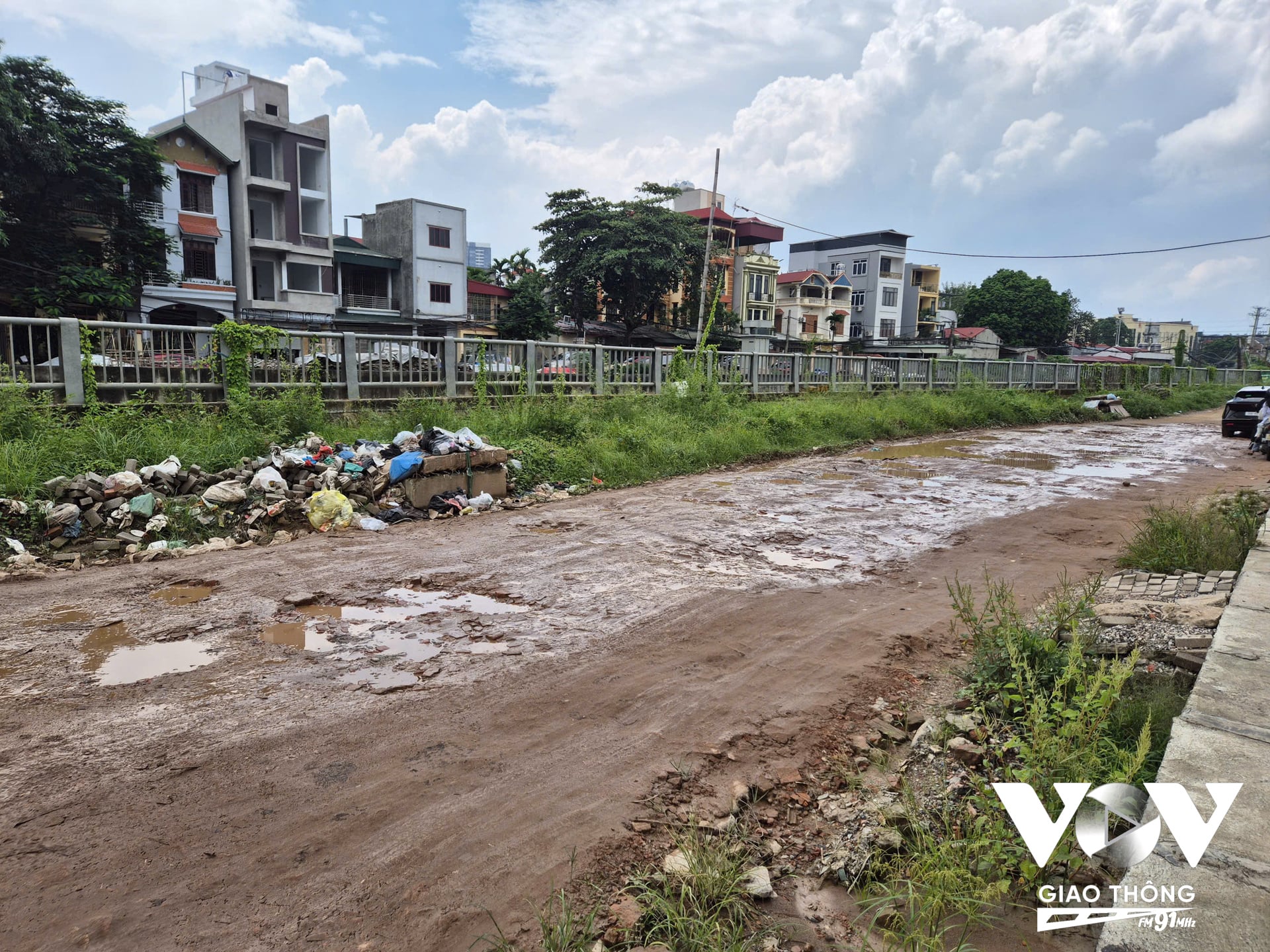 Dù đã hơn 2 năm, nhưng người dân vẫn không biết khi nào việc thi công mới hoàn tất