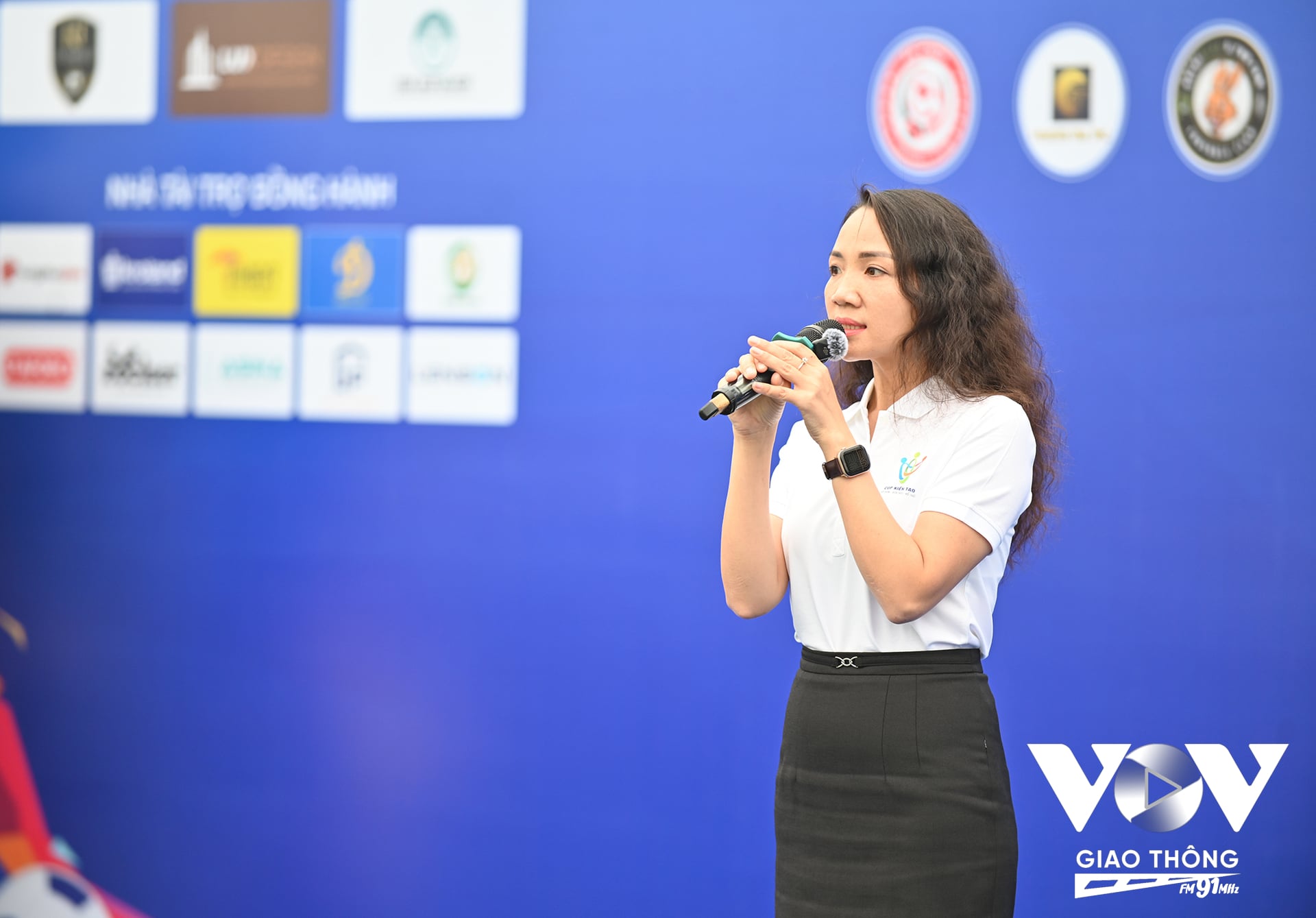 Bà Nguyễn Khánh Đoan, Phó TGĐ tập đoàn Triệu Điền, nhà tài trợ cho giải đấu phát biểu tại buổi lễ