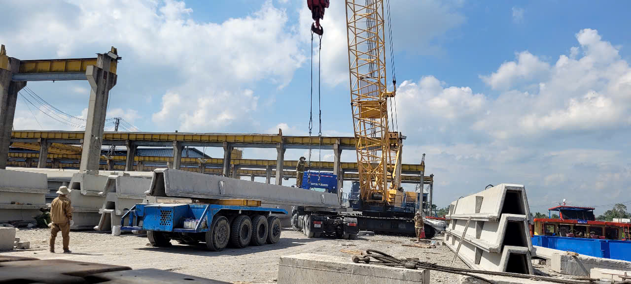 Ngành công nghiệp xây dựng tại xã Tân Phước 3 đang phát triển mạnh nên hạ tầng giao thông cần được đầu tư đồng bộ