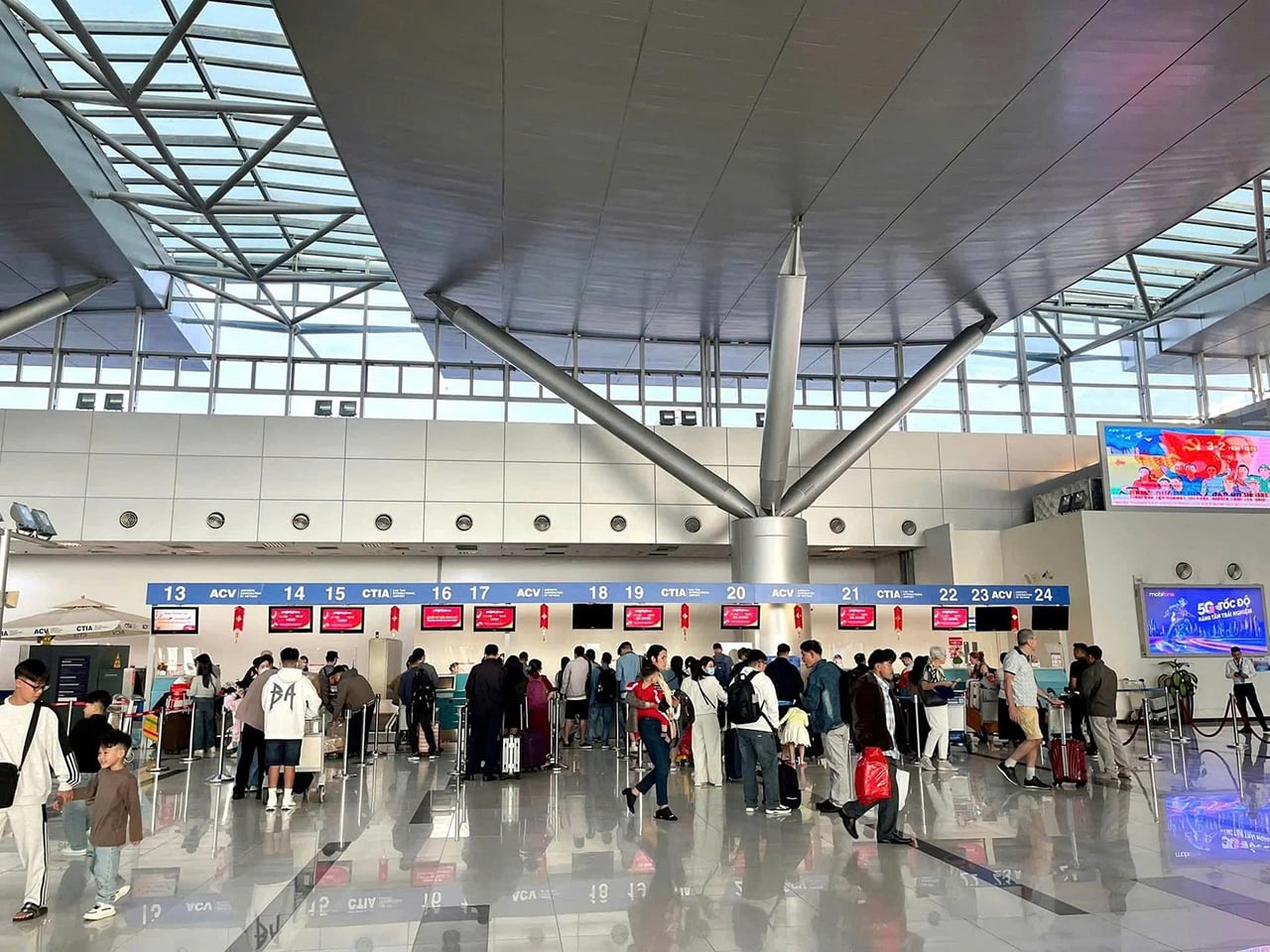 Từ quý II/2024 đến nay, các đường bay quốc tế đã tạm ngưng hoạt động và hiện Cảng Hàng không quốc tế Cần Thơ chỉ khai thác 6 đường bay nội địa
