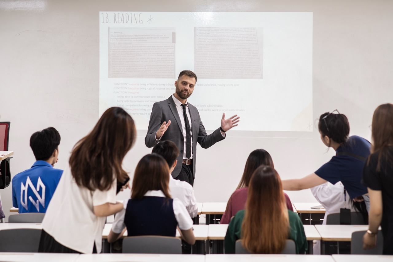 Chính sách năm nay của VLU cho thấy định hướng đầu tư dài hạn cho nguồn nhân lực chất lượng cao, đặc biệt là nhóm sinh viên có năng lực hội nhập quốc tế.