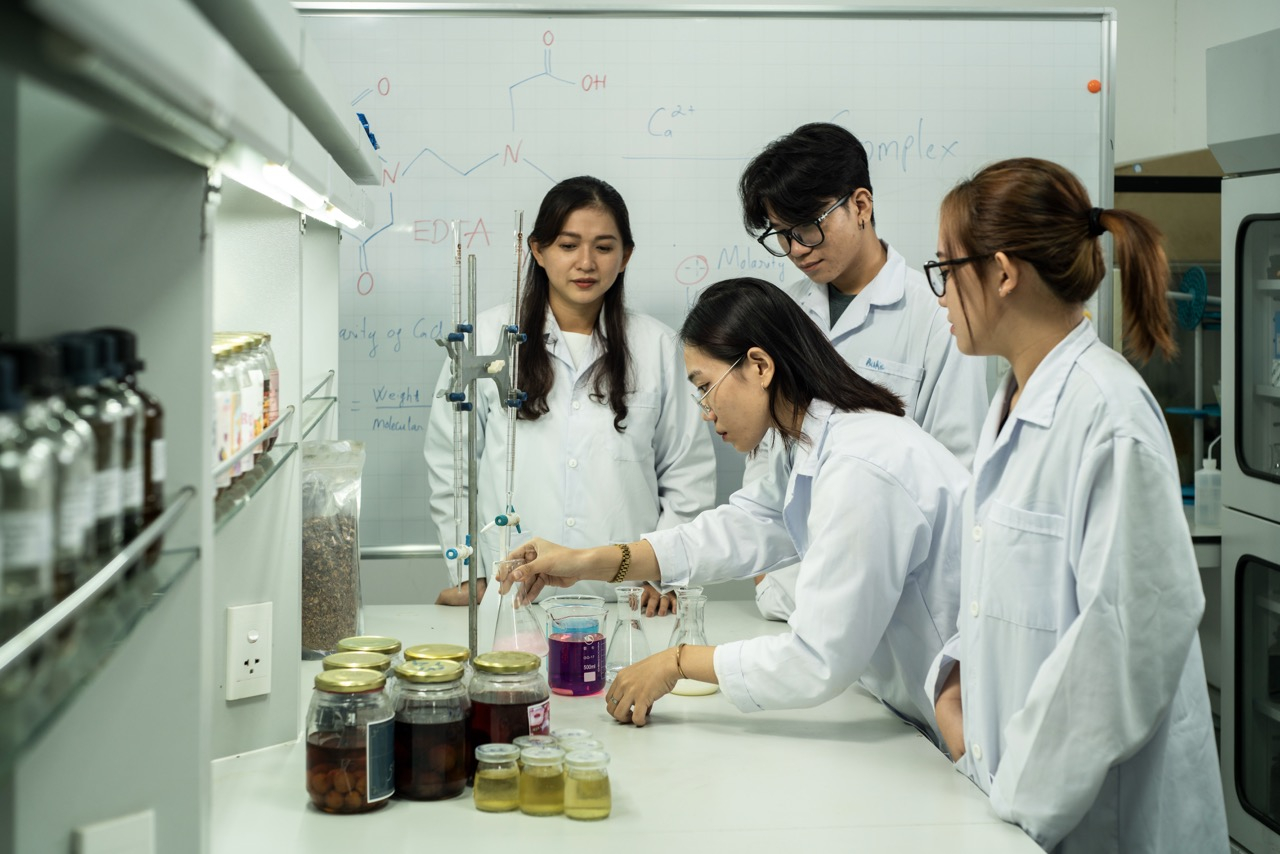 Sinh viên nhận Học bổng Tinh hoa VGS không chỉ được miễn toàn bộ học phí mà còn tham gia một lộ trình đào tạo riêng theo định hướng toàn cầu kéo dài 7 học kỳ