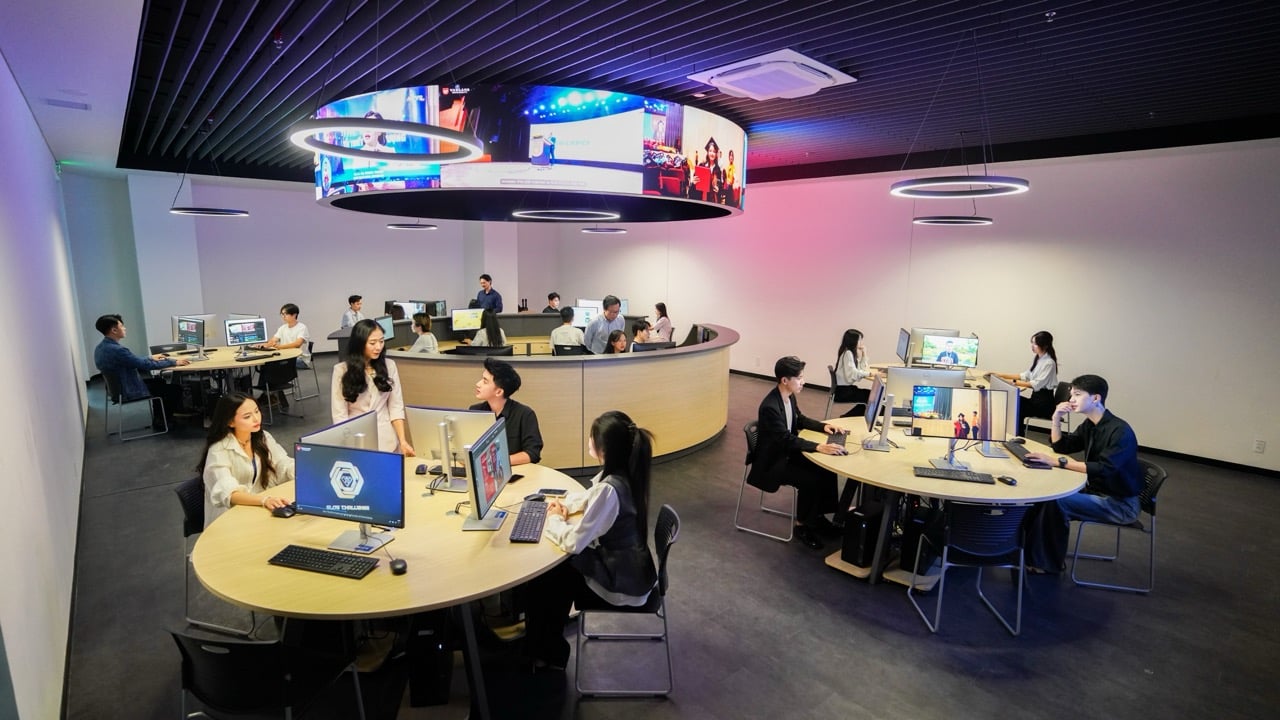 Năm 2026, Trường ĐH Văn Lang triển khai nhiều hạng mục học bổng giá trị, hướng đến những sinh viên có thành tích học tập nổi bật, năng lực đặc biệt, tinh thần tiên phong trong nghiên cứu, sáng tạo, hoạt động cộng đồng