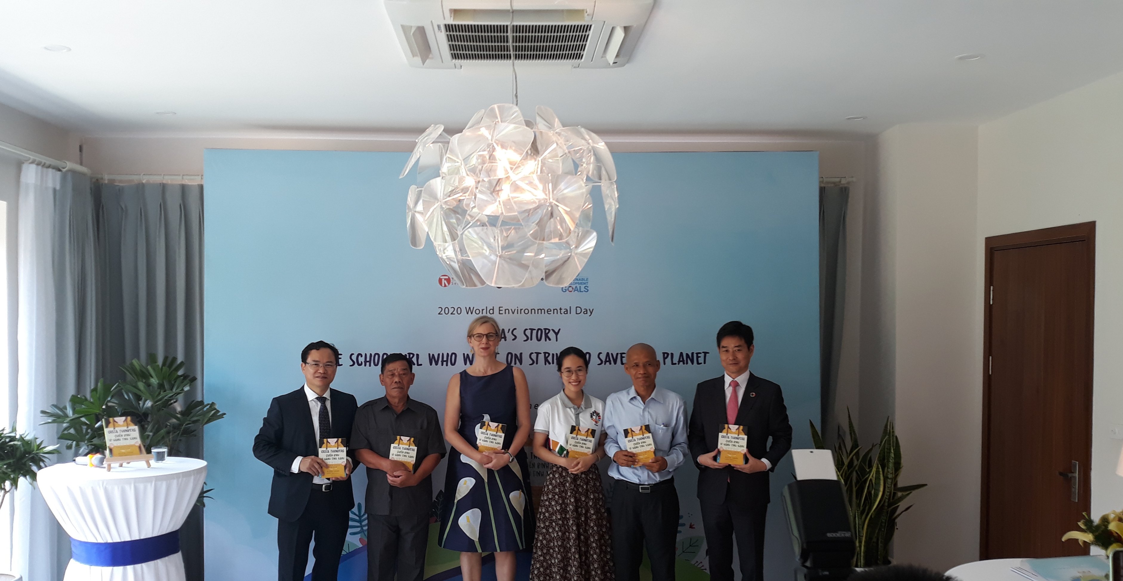  Đại sứ Thụy Điển tại Việt Nam Ann Măwe trong buổi ra mắt cuốn sách 