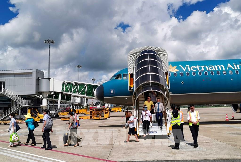 Vietnam Airlines huỷ các chuyến bay VN1571, VN1570 trên đường bay giữa Vinh và Đà Lạt. Ảnh minh họa: Thanh Liêm - TTXVN Đại diện các hãng hàng không vừa thông tin, theo chỉ đạo của Cục Hàng không Việt Nam về việc đóng cửa các sân bay