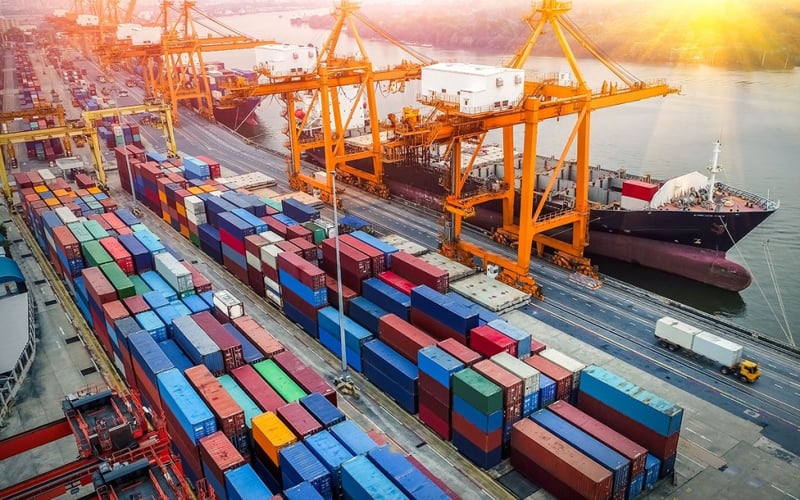Thiếu container rỗng khiến xuất khẩu hàng hóa gặp nhiều khó khăn.