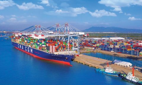 hoạt động xuất khẩu tiếp tục được phục hồi, giúp Việt Nam xuất siêu đạt 10 tỷ USD
