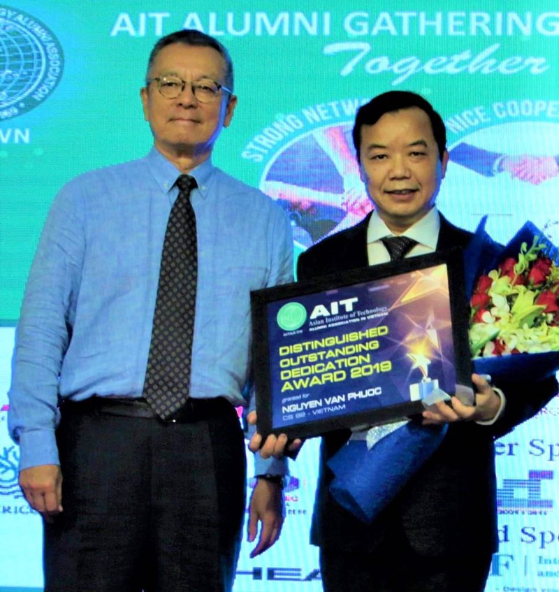  Anh Nguyễn Văn Phước từng được AIT Việt Nam bình chọn và trao tặng giải thưởng người Việt “Tận tâm cống hiến vì cộng đồng” trước đó ở Việt Nam.