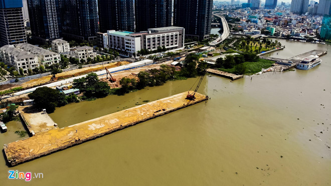 Sông Sài Gòn đứng trước nguy cơ ô nhiễm bởi đô thị hóa và biến đổi khí hậu. Ảnh: Quỳnh Danh.