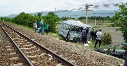 Vụ tai nạn giao thông đường sắt đặc biệt nghiêm trọng giữa tàu SE27 và ô tô khách, ngày 31/7/2019 tại  tỉnh Bình Thuận, khiến 03 người chết và 01 người bị thương.