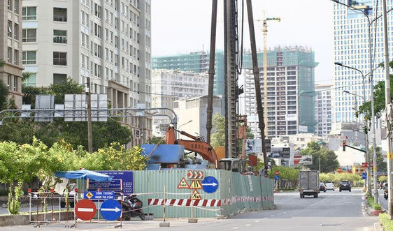 Đường Nguyễn Hữu Cảnh đang thi công sửa chữa, nâng cấp