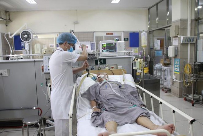 Bệnh nhân ngộ độc pate Minh Chay rất nặng đang điều trị tại Trung tâm Chống độc (Bệnh viện Bạch Mai)