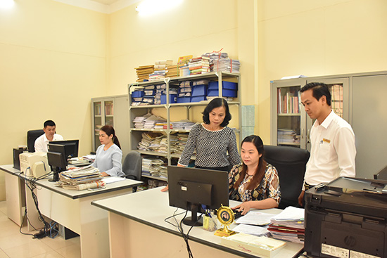 Cán bộ, công chức Ban Tuyên giáo tỉnh ủy ứng dụng công nghệ thông tin trong hoạt động chuyên môn.