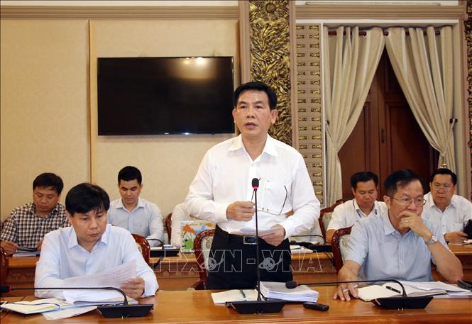 Ông Lương Minh Phúc, Giám đốc Ban Quản lý dự án đầu tư xây dựng các công trình giao thông TP Hồ Chí Minh phát biểu tại buổi làm việc. 
