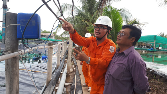 Hướng dẫn người dân nuôi tôm tại Cà Mau sử dụng điện an toàn, phòng tránh tai nạn