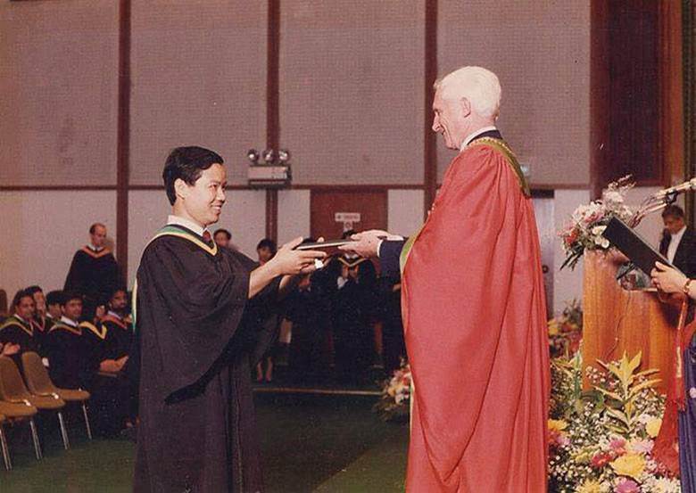 Tròn 25 năm trước, cũng tại Hội trường chính của Học Viện này, ông Phước được bằng tốt nghiệp Thạc sĩ Công nghệ thông tin hạng xuất sắc.