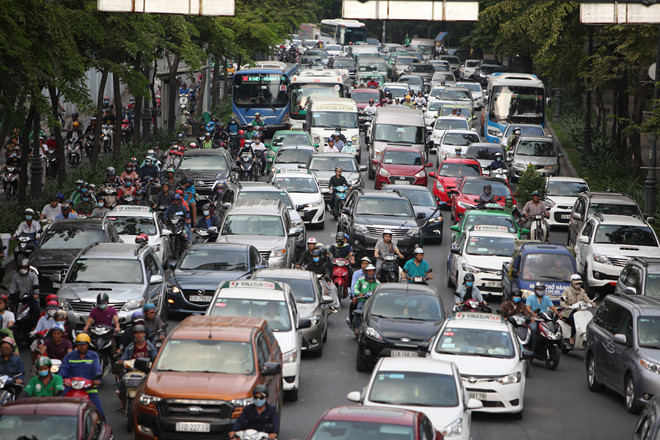 điểm nóng giao thông tại những nút giao thông là đầu mối giao thương lớn của thành phố như khu sân bay quốc tế Tân Sơn Nhất, khu Cảng Cát Lái và trung tâm thành phố
