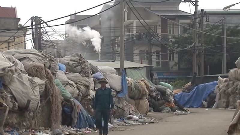 Ô nhiễm môi trường làng nghề đang là vấn đề nổi cộm ở Hà Nội và nhiều địa phương.