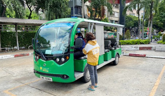 Xe buýt điện tuyến trung tâm TPHCM (ảnh chụp ngày 29-8-2020). Ảnh: CAO THĂNG