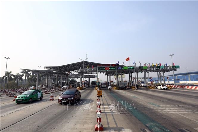 Trạm thu phí tại Km 152 + 080 trên tuyến cao tốc Hà Nội - Bắc Giang đã hoàn thành việc lắp đặt 6 làn thu phí ETC (Ảnh minh họa: Huy Hùng/TTXVN)