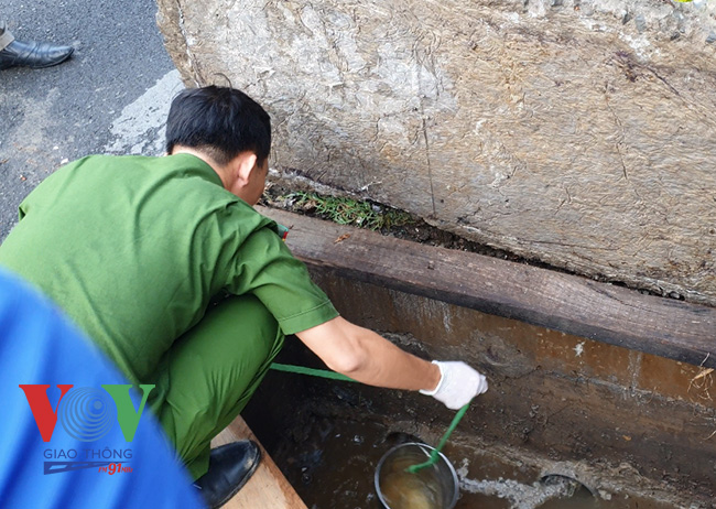 Công ty TNHH Monarch Laundry (Công ty Monarch Laundry, tại số 465/6 Nguyễn Văn Tạo, ấp 2, xã Long Thới, huyện Nhà Bè) về các hành vi xả thải nước không qua xử lý ra môi trường.