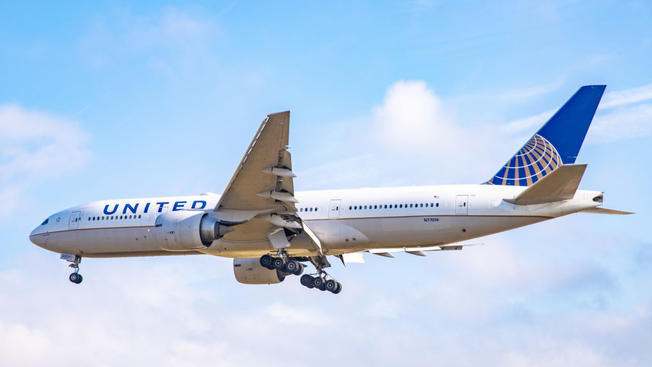 United Airlines đưa ra quy định mới yêu cầu các phi công và thành viên phi hành đoàn phải ngừng sử dụng đồ uống có cồn ít nhất 12 tiếng trước khi làm nhiệm vụ
