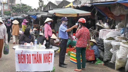 Chợ dân sinh đang là một trong những địa chỉ có nguy cơ lây nhiễm dịch bệnh cao nhất hiện nay.