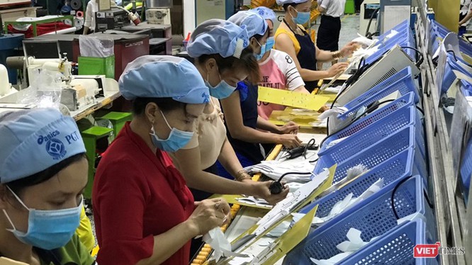một khu vực làm việc tại nhà xưởng của Công ty TNHH PouYuen Việt Nam mới đây vừa bị đình chỉ hoạt động do không đảm bảo công tác phòng chống COVID-19 (