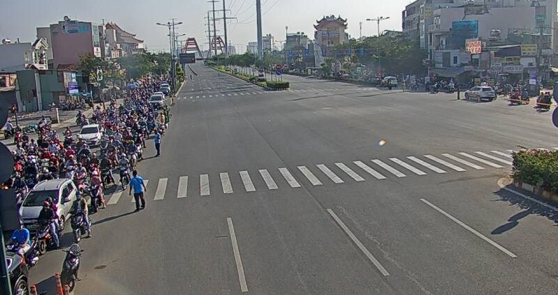 Đường Phạm Văn Đồng giao cắt với Nguyễn Xí(quận Bình Thạnh)