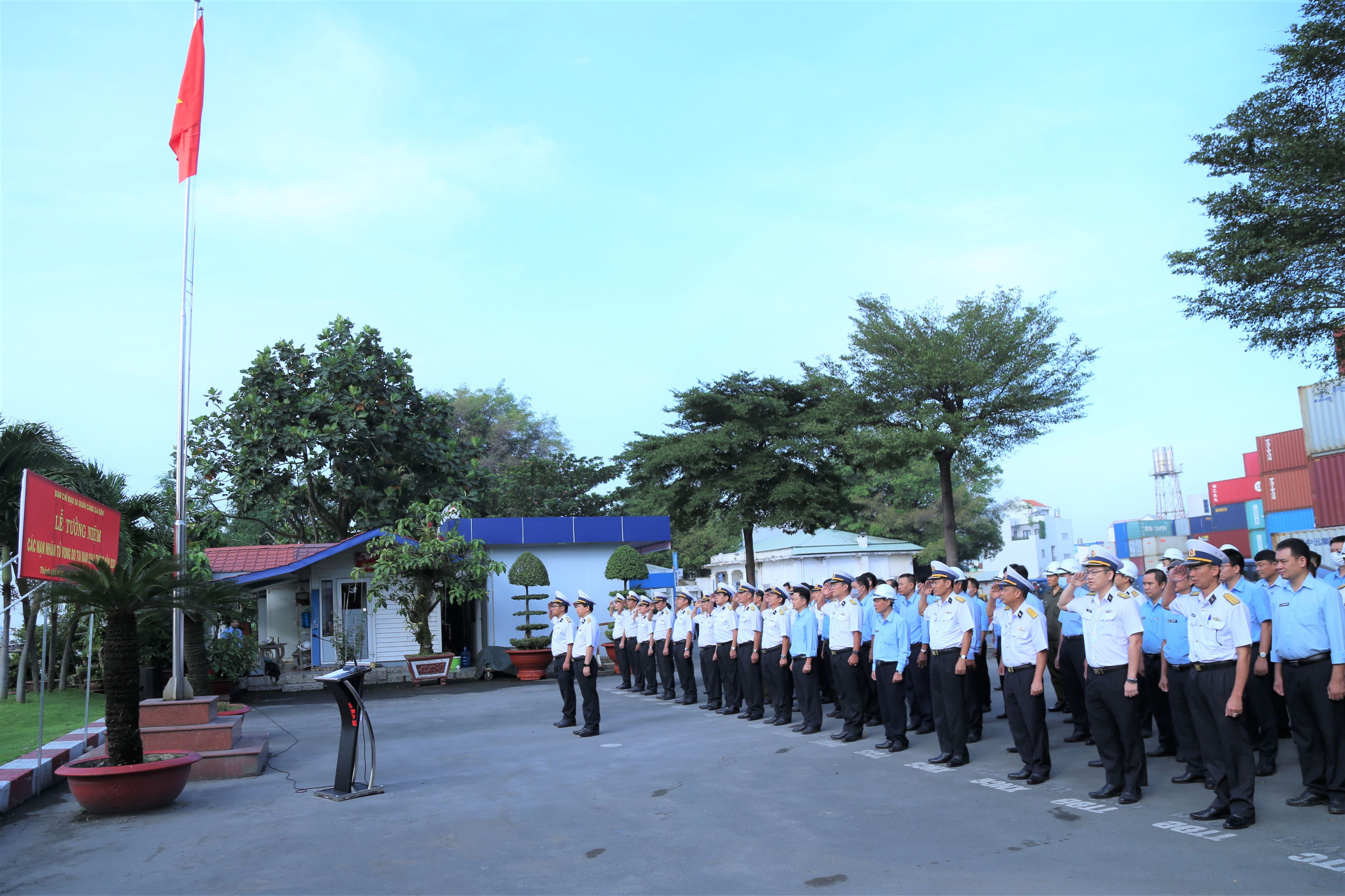 Tổng Công ty Tân Cảng Sài Gòn long trọng tổ chức Lễ tưởng niệm các nạn nhân tử vong vì tai nạn giao thông năm 2020 với sự tham gia của rất nhiều thành viên là đại diện của các cơ quan, đơn vị, công ty thành viên tại khu vực TP.HCM