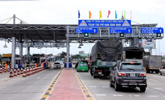 việc thu phí trên những tuyến đường đầu tư bằng ngân sách làm sao thuyết phục được người dân? 