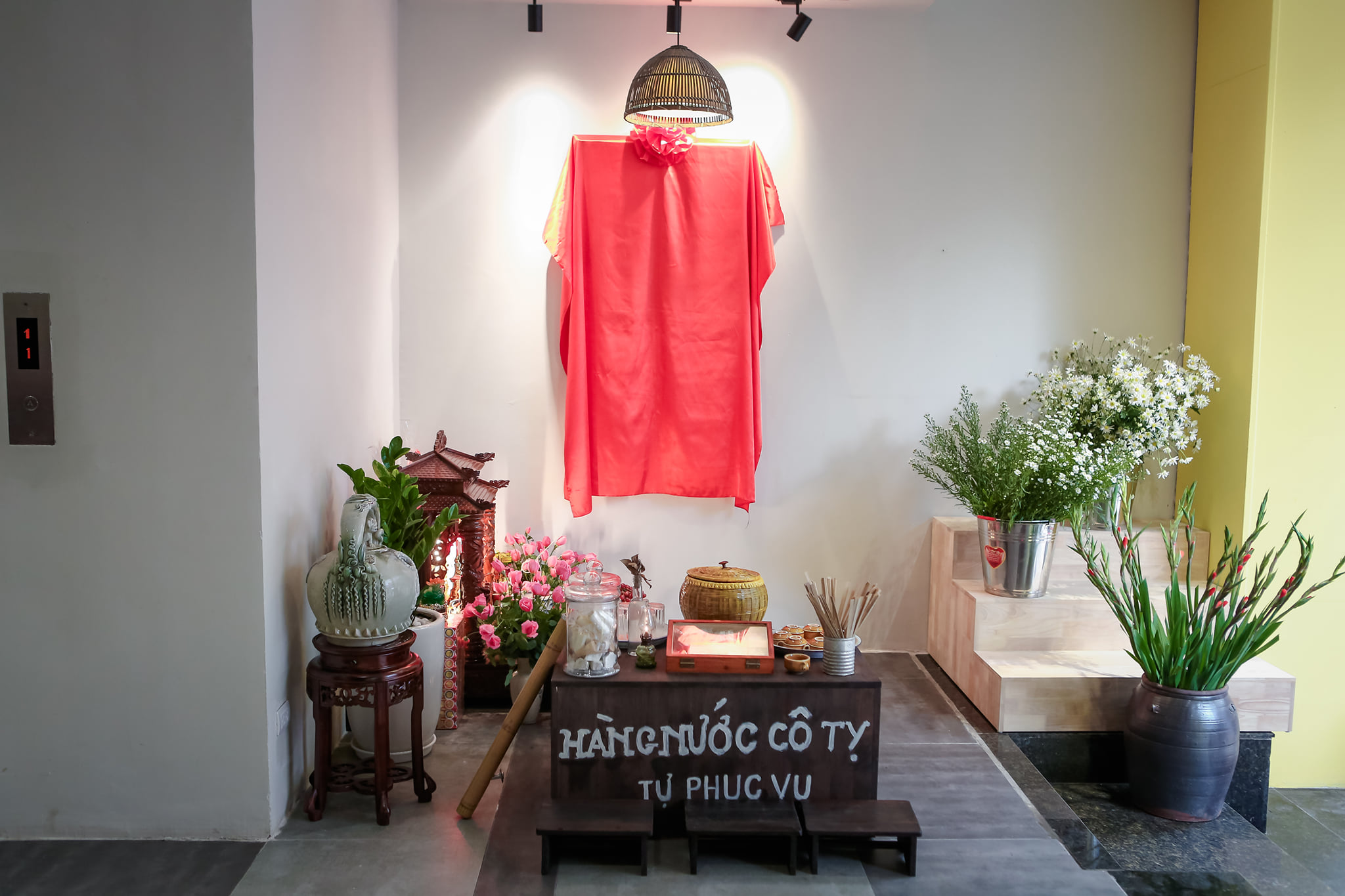 Quầy trà đá vỉa hè - Khung cảnh thân quen của phố phường Hà Nội 