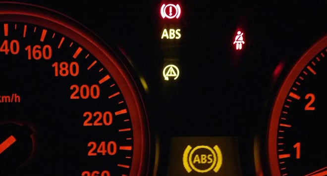  Dành cho lái mới: Những ký hiệu viết tắt trên ô tô cần phải biết