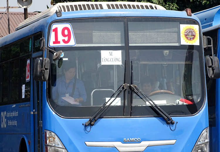 Xe buýt được điều từ các tuyến khác sang để tăng cường (Nguồn: VNE)