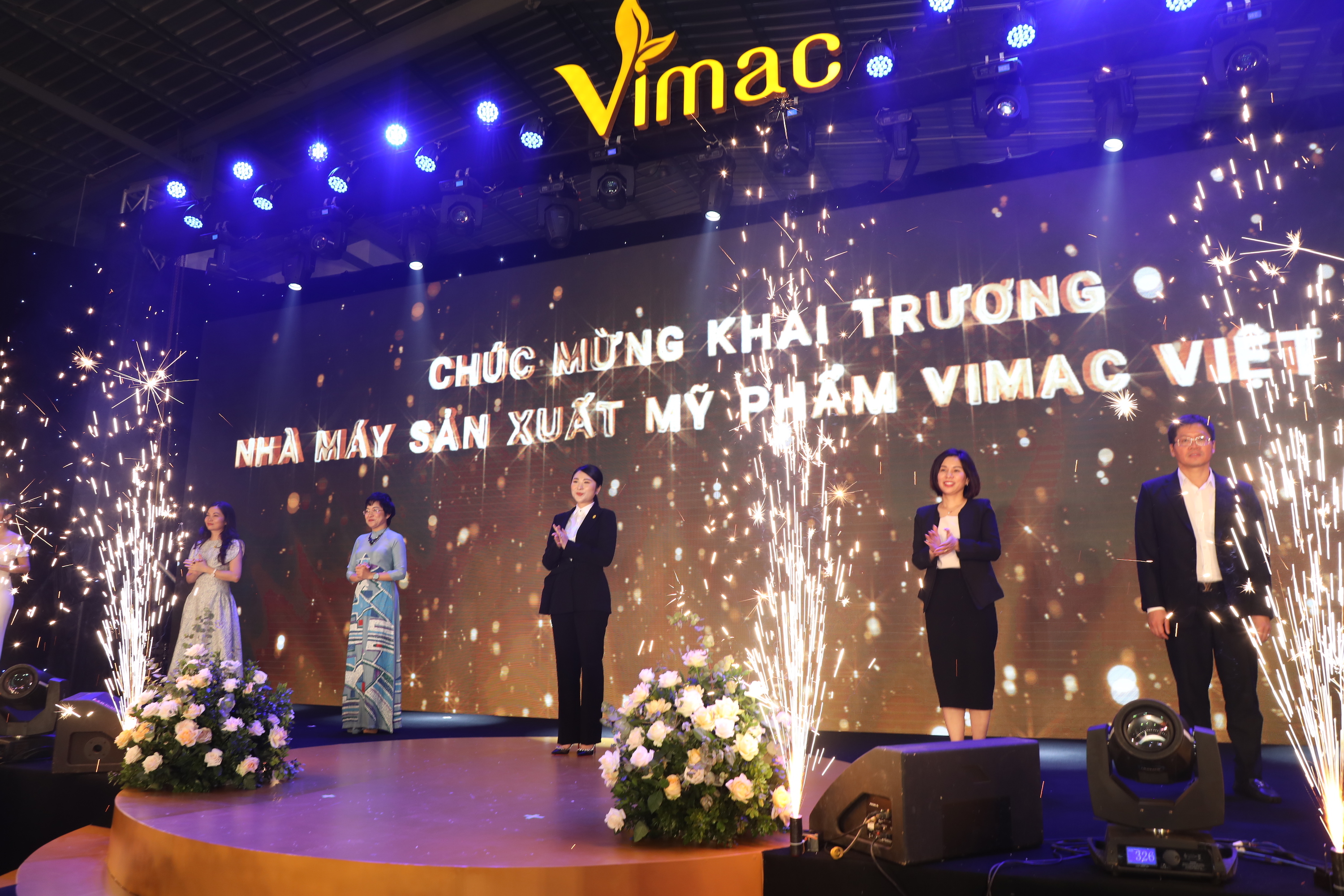 Giám đốc Sở Y tế Hà Nội- Trần Thị Nhị Hà tham dự lễ khai trương nhà máy