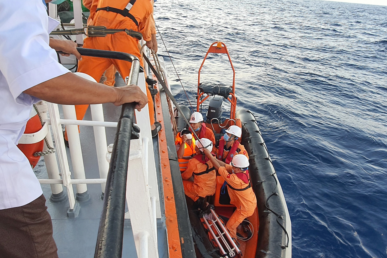 Tàu chuyên dụng tìm kiếm cứu nạn SAR 274 thường trực tại Đà Nẵng đã rời bến đi cứu nạn thuyền viên tàu ĐNa 91053 TS