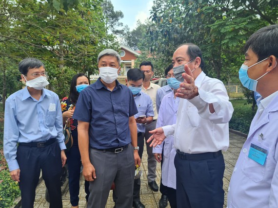 Bộ trưởng Bộ Y tế Nguyễn Thanh Long vừa ký quyết định vào ngày 14/6, chỉ định Thứ trưởng Y tế Nguyễn Trường Sơn là Trưởng bộ phận thường trực đặc biệt của Bộ Y tế tại TP.HCM, hỗ trợ địa phương chống dịch Covid-19.