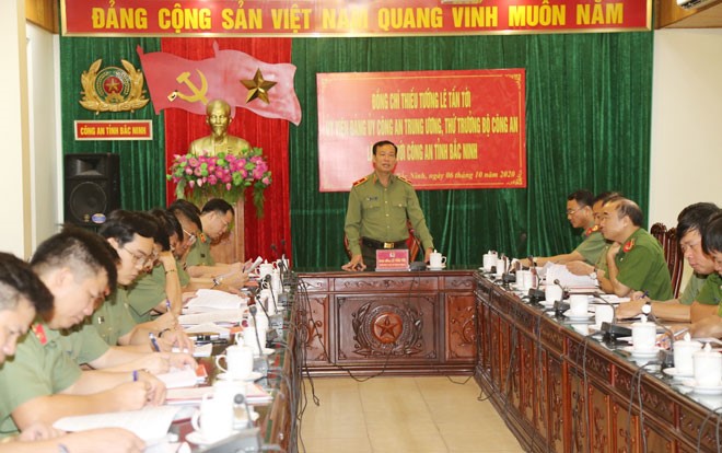 Thứ trưởng Bộ Công an Thiếu tướng Lê Tấn Tới chỉ rõ công an địa phương cần nâng cao năng lực dự báo tình hình, đảm bảo an ninh quốc gia