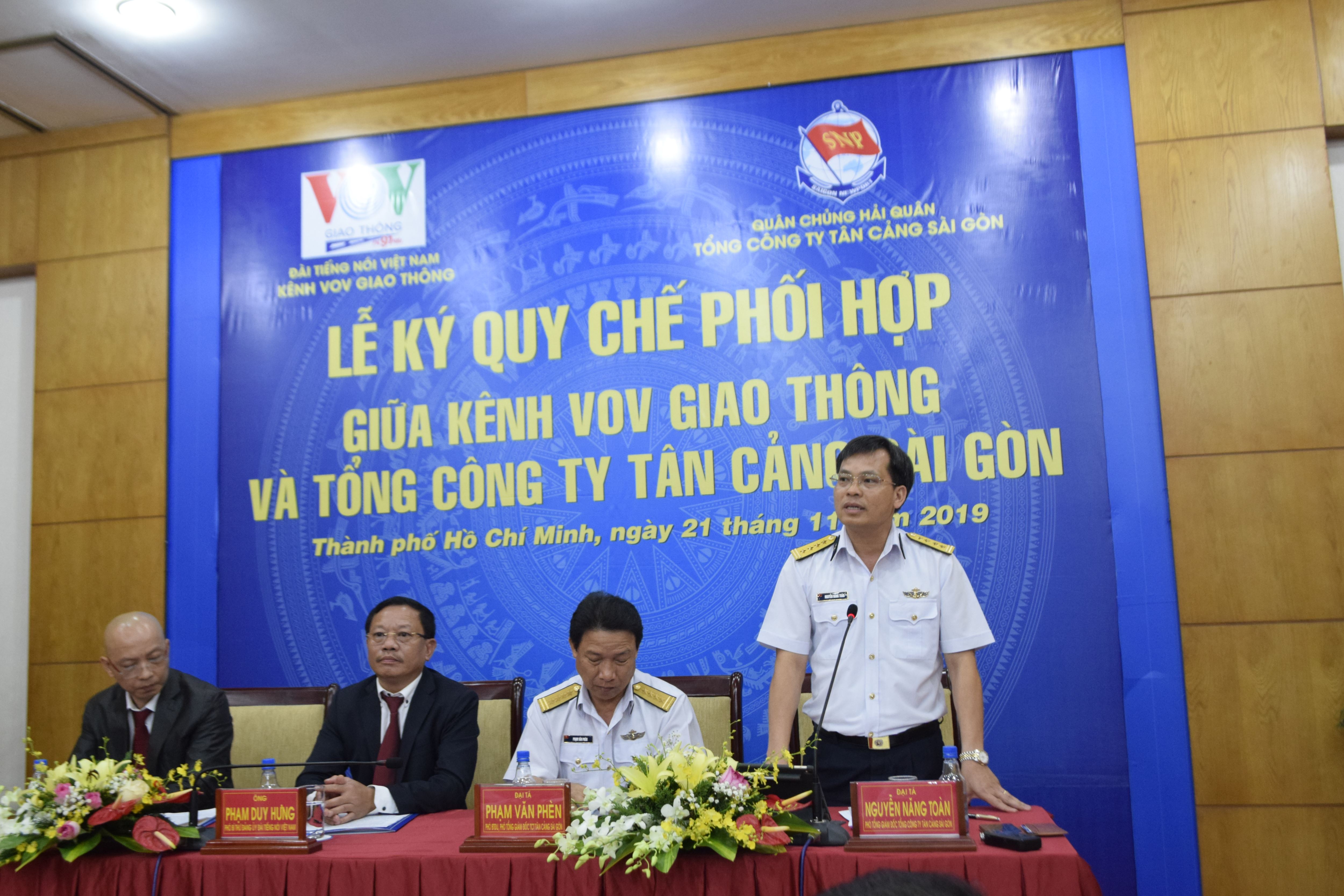  Đại tá Nguyễn Năng Toàn - phó tổng giám đốc Tổng công ty Tân Cảng Sài Gòn phát biểu