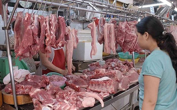 Thịt heo thì giá hôm nay lại tiếp tục đà tăng khoảng 90.000 đồng/kg