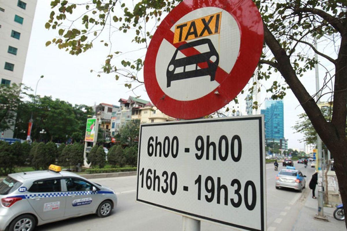 Đối với ô tô đi vào đường cấm theo giờ cũng xử phạt như lỗi đi vào đường cấm, khu vực cấm (Ảnh: baogiaothong)
