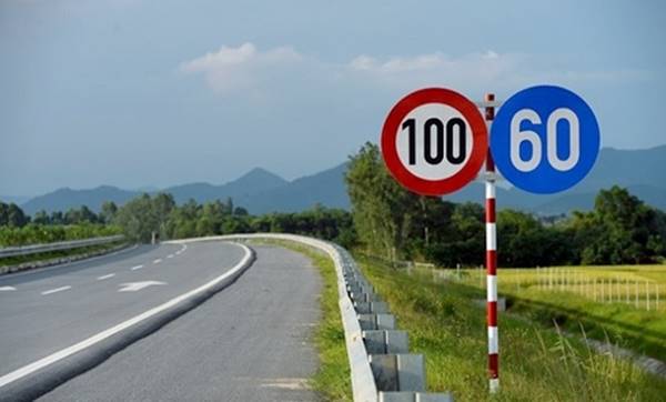 Biển báo tốc độ ưu tiên trong khoảng 60 - 100 km/h