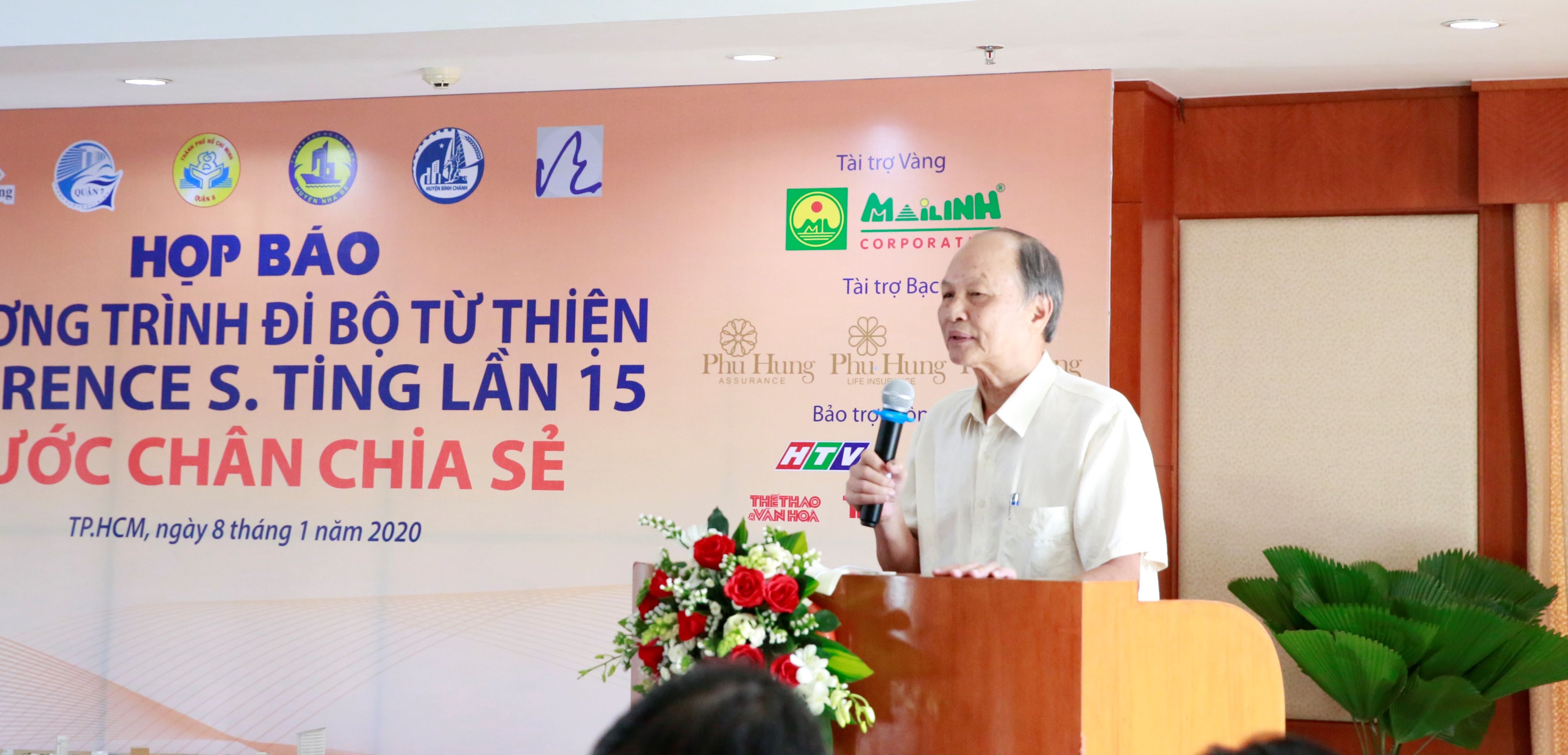 Ông Phan Chánh Dương - giám đốc quỹ hỗ trợ cộng đồng Lawrenxe S.ting tri ân những tấm lòng thiện nguyện đã đồng hành cùng chương trình 15 năm qua.