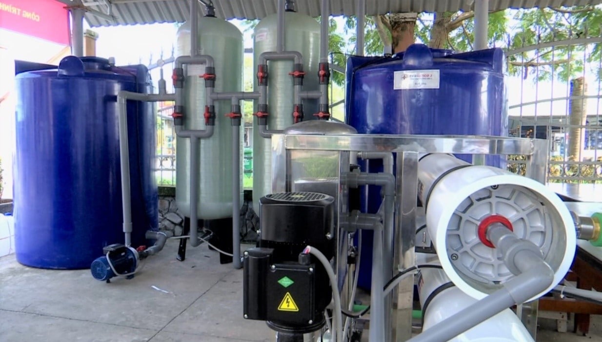 Hệ thống lọc nước nhiễm mặn lắp đặt tại UBND xã Bình Đông