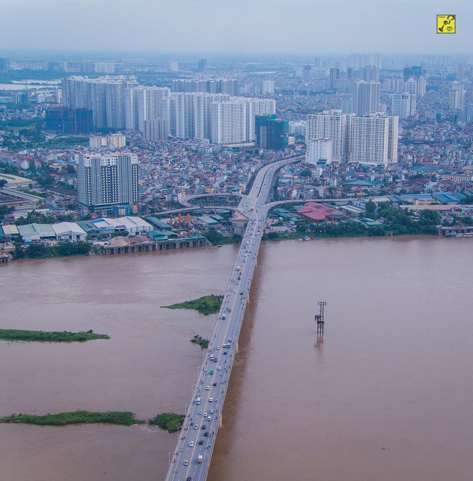 Cầu Vĩnh Tuy - 1 trong 7 cây cầu vượt sông Hồng trên địa bàn TP. Hà Nội, nối quận Hai Bà Trưng và Long Biên