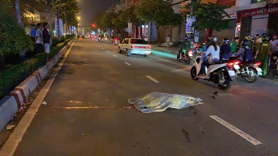 Hiện trường vụ tai nạn nghiêm trọng trên đường Đồng Khởi khiến 1 cô gái trẻ tử vong
